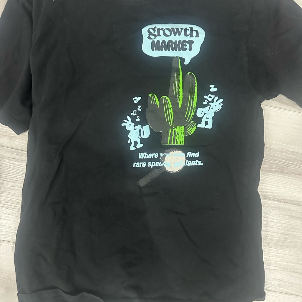Arket Black and Green Short Sleeve Tee with Graphic Design